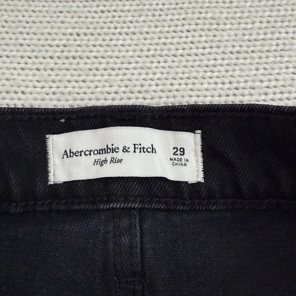 NWT! Abercrombie & Fitch Denim Studded Mini Skirt Black Size 8/29 - Picture 3 of 6